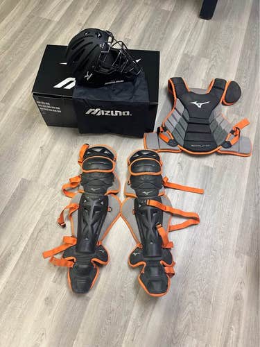 Black Mizuno Samurai Catcher's Set (Used) - Adult
