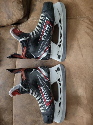 CCM JetSpeed FT2 Hockey Skates Regular Width 8 (Used)