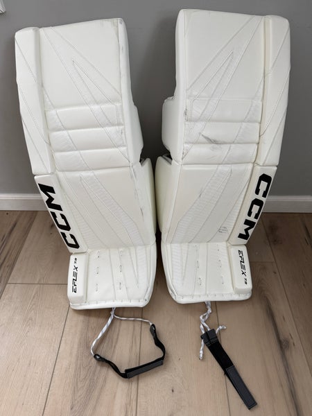 32" 2025 CCM 7.9 Goalie Leg Pads (Used)