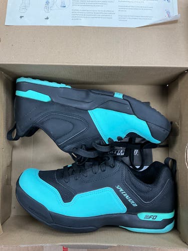 Women's Adult Size M 5.5 (W 6.5) Specialized Cycling Shoes (New)