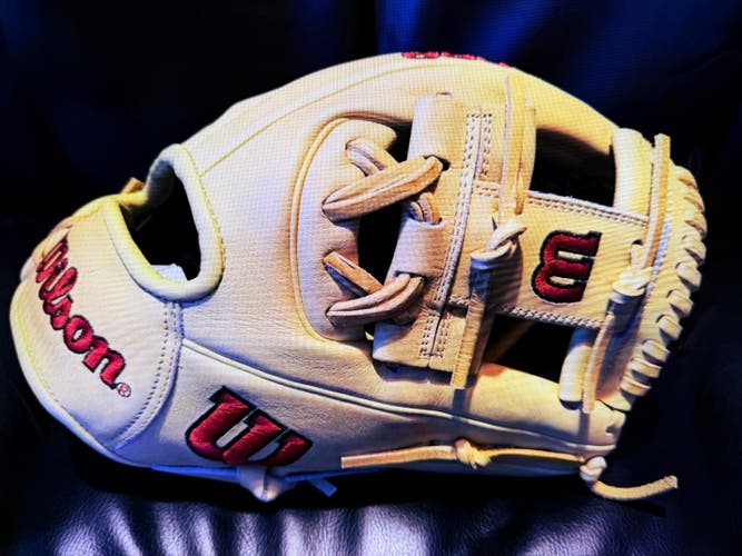 WILSON A2000 1786, 11.5" Baseball Glove, Right Handed Throw, BRAND NEW!!