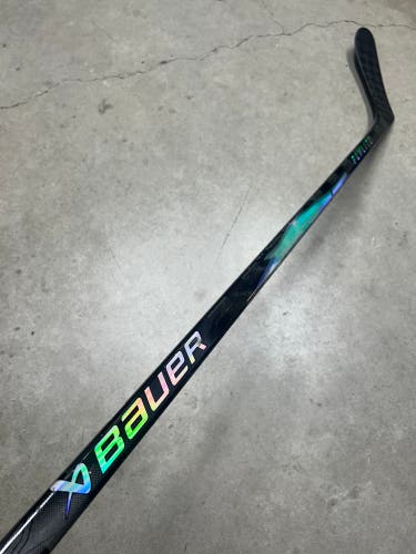 77 Flex P28 Senior Bauer Flylite Left Hand Hockey Stick Pro Stock (Used)