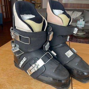Mondo 25 & 25.5 Women's Lange Ski Boots (Used)