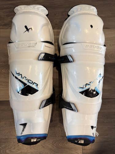 Senior Bauer Vapor Flylite 15" Shin Pads (Used)