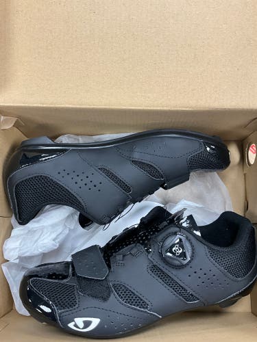Women's Adult Size 38 EU (US W 6.5) Giro Savix Cycling Shoes (New)