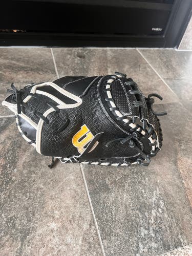 Wilson A2000 RH Catcher's Glove 33.5" (Used)