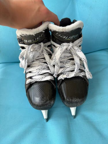 2021 Bauer Elite Hockey Goalie Skates Pro Stock Size 4.5 (Used)
