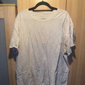 Fruits of the Loom White T-shirt Size XXL (used)