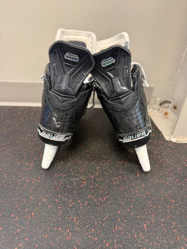 Black 2025 Bauer Supreme Mach Hockey Skates Regular Width 9.5 (Used)