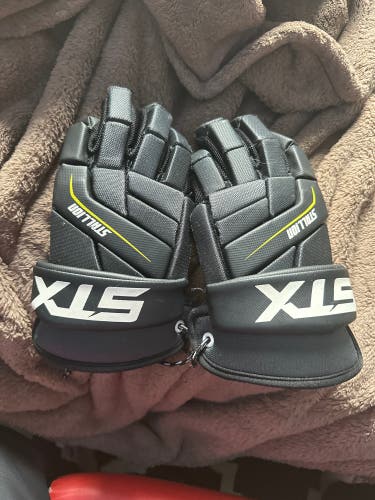 STX Stallion 200 Lacrosse Gloves (Used)