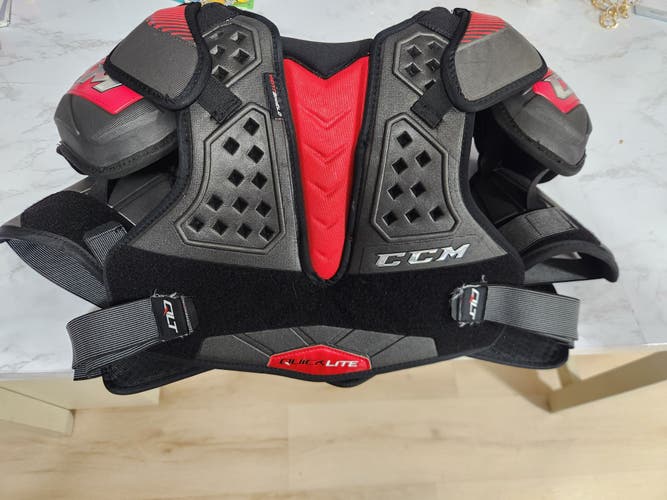 Men's Large Senior CCM QuickLite Shoulder Pads (Used)