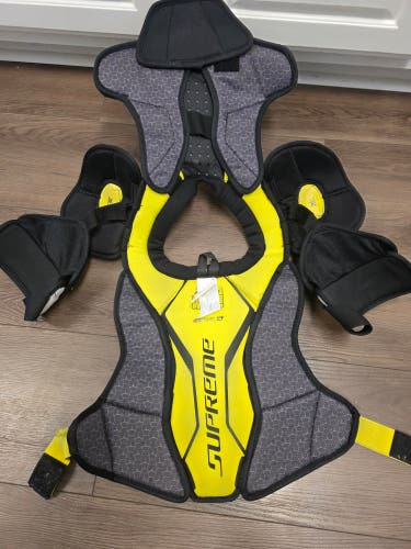 Large Junior Bauer Supreme 2S Pro Shoulder Pads (Used)