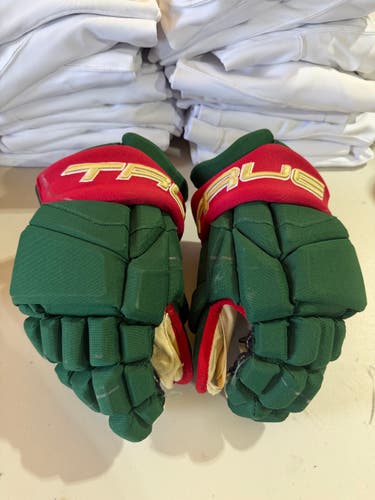 TRUE Pro Stock Hockey Gloves 13.5" WILD 5391