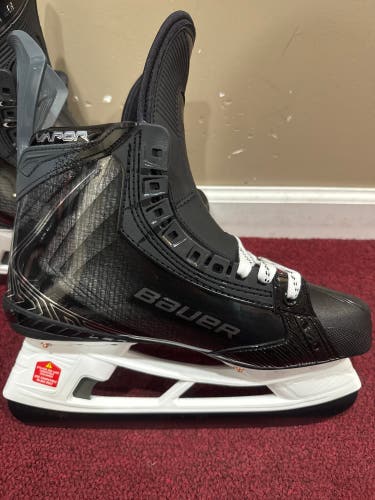 Black/Gray  Bauer Vapor Flylite Hockey Skates Regular Width Pro Stock 9 (New) Item#LHFY9