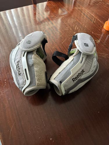 Senior Medium Reebok 20K Pro Elbow Pads (Used)