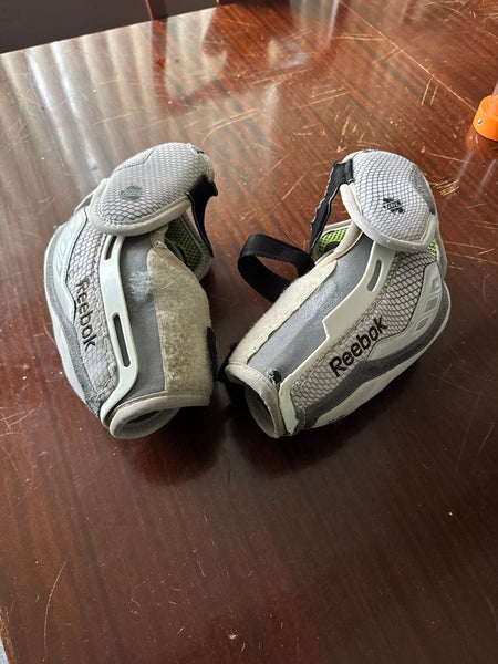 Senior Medium Reebok 20K Pro Elbow Pads (Used)