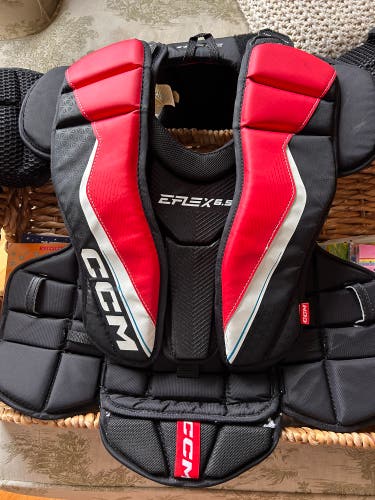 Small/Medium Junior 2024 CCM Extreme Flex E6.5 Goalie Chest Protector  (Used)