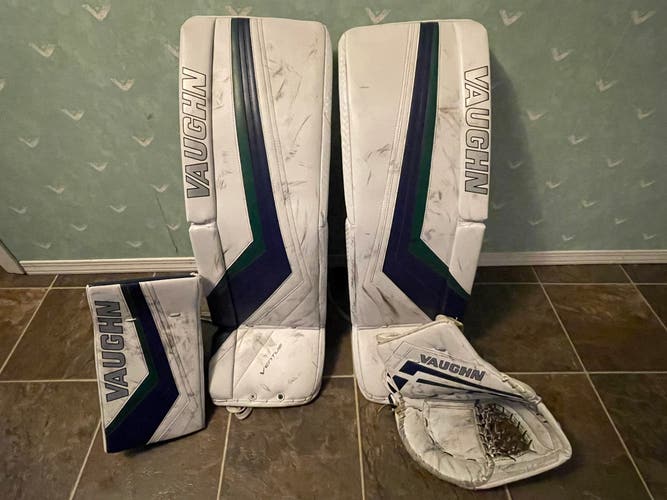 33" Vaughn Ventus SLR 2 Regular Goalie Full Set (Used)