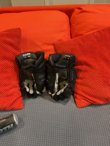 CCM HGCL Gloves 12" (Used)
