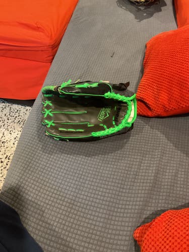 RH Baseball Glove 12" (Used)