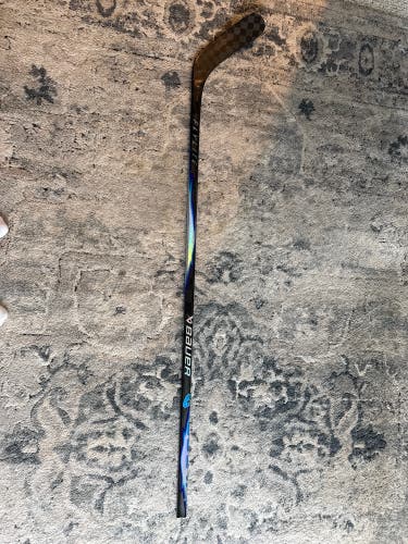 Intermediate Bauer Vapor Flylite Right Handed Hockey Stick P88 65 Flex (Used)