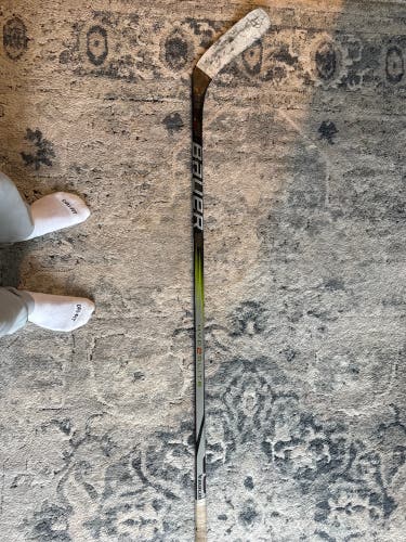 Intermediate Bauer Vapor Hyperlite 2 Right Handed Hockey Stick P88 65 Flex (Used)