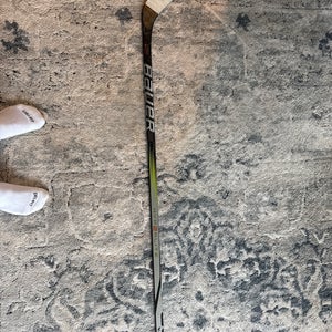 Intermediate Bauer Vapor Hyperlite 2 Right Handed Hockey Stick P88 55 Flex (Used)