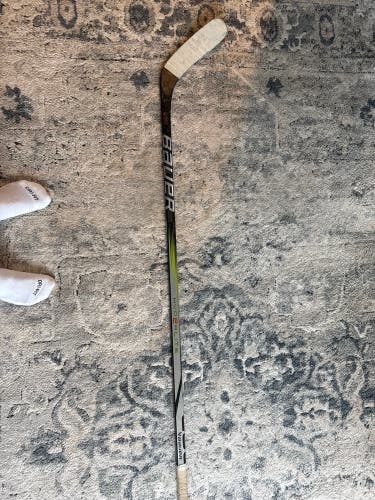 Intermediate Bauer Vapor Hyperlite 2 Right Handed Hockey Stick P88 55 Flex (Used)