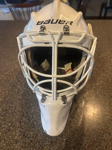 Senior Medium Bauer 960 Goalie Mask (Used)
