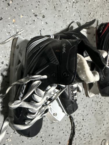 Black/White 2017 CCM Ribcor 64K Hockey Skates Regular Width Size 5 (Used)