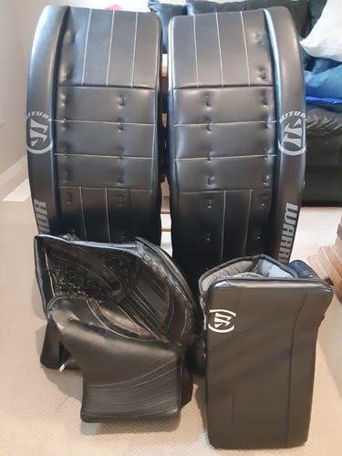 Warrior Ritual G4 PRO Classic Goalie Leg Pads & Matching ALL Black Gloves