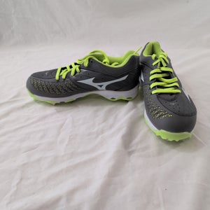 Gray Women's Size M 7.0 (W 8.0) Mizuno Low Top Metal (New)