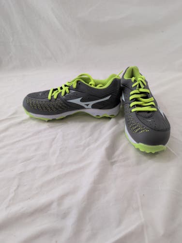 Gray Women's Size M 7.0 (W 8.0) Mizuno Low Top Metal (New)