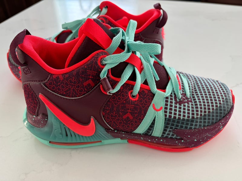 Kid's 6.5Y (Big Kids / Youth) Nike lebron witness 7 Shoes (Used)