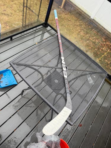 Junior CCM JetSpeed FT5 Pro Right Handed Hockey Stick P28 40 Flex (Used)