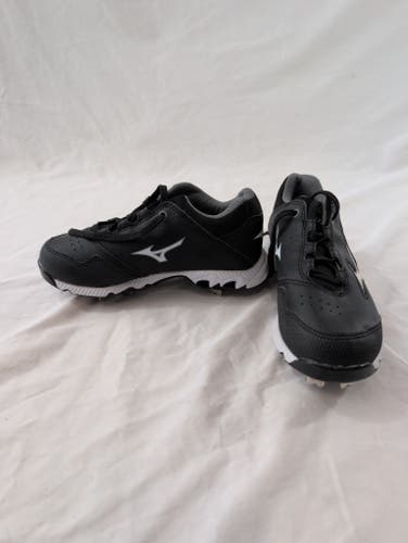 Black Women's Size M 4.0 (W 5.0) Mizuno Low Top Metal (New)