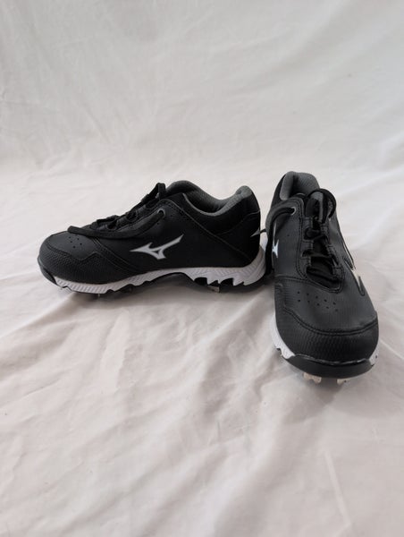 Black Women's Size M 4.0 (W 5.0) Mizuno Low Top Metal (New)