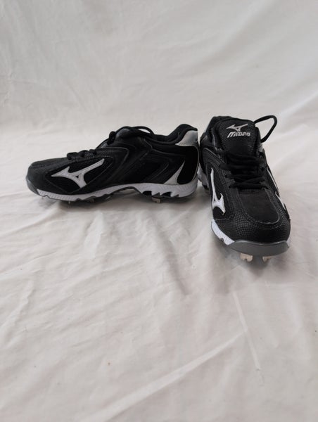 Black Women's Size M 6.5 (W 7.5) Mizuno Low Top Metal (New)
