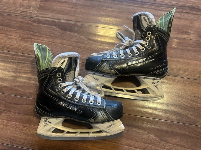 Bauer Vapor X Hockey Skates Regular Width Size 3.5 (Used)