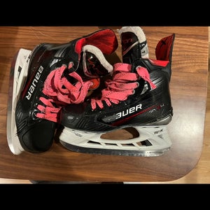 2023 Bauer Vapor X4 Hockey Skates Wide Width Size 4 (Used)