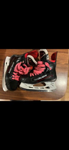 2023 Bauer Vapor X4 Hockey Skates Wide Width Size 4 (Used)