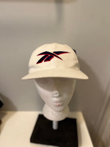 Reebok Vintage 90s White SnapBack Hat Embroidered Retro Sporty Antique NEW NWT