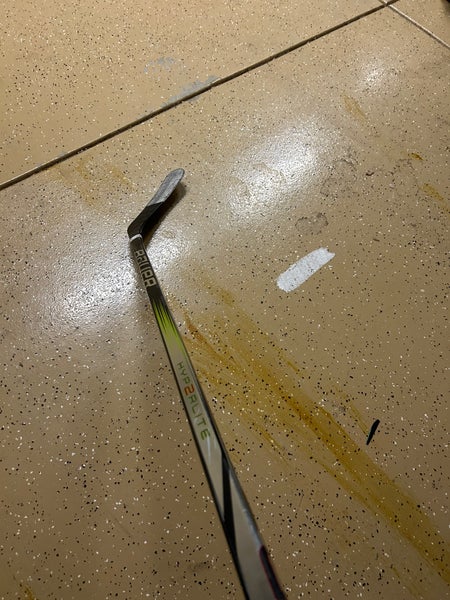 Junior Bauer Vapor Hyperlite 2 Right Handed Hockey Stick P92 40 Flex (Used)