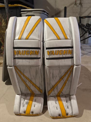 36" Vaughn Velocity V9 Goalie Leg Pads (Used)