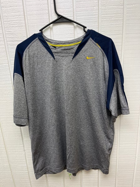 Nike Fit Team Men’s Large Tee Gray/Navy Blue/Gold Embroidered Logo Activewear