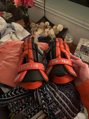 Maverik M6 Lacrosse Gloves (Used)