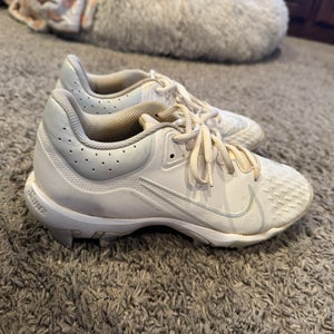 White Women's Size M 6.5 (W 7.5) Nike Hyperdiamond 4 Molded Cleats (Used)