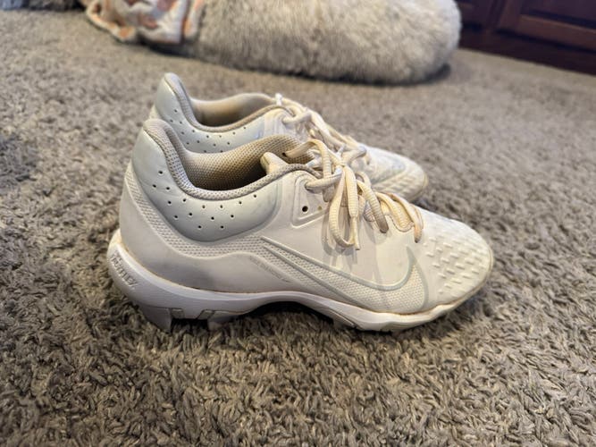 White Women's Size M 6.5 (W 7.5) Nike Hyperdiamond 4 Molded Cleats (Used)