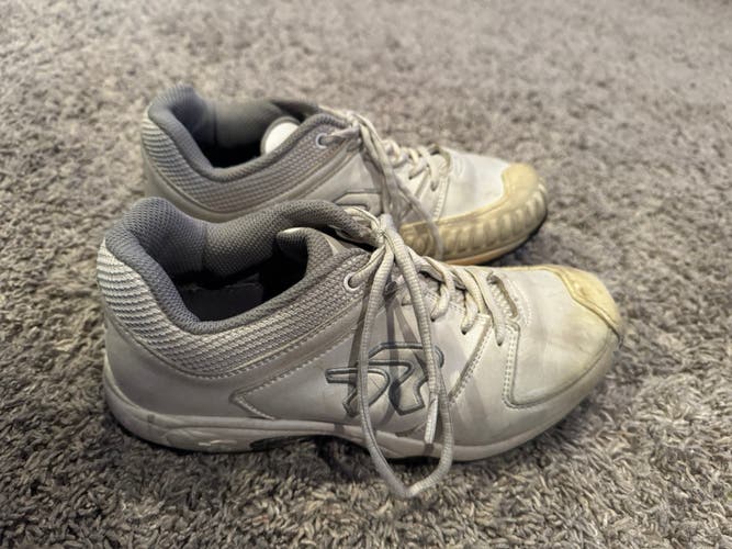 White Women's Size M 7.5 (W 8.5) Ringor Turf Cleats (Used)