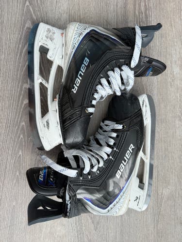 Bauer Vapor Flylite Hockey Skates Regular Width Size 5 (Used)